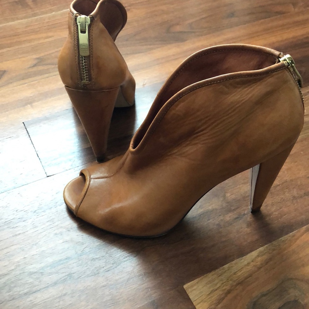 Vince Camuto perp toe booties 8.5